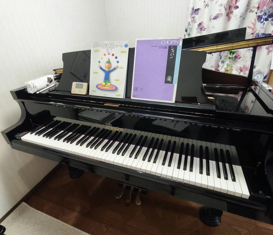 ボストンGP-178グランドピアノのあるレッスン室